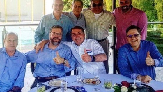 Bolsonaro con i sintomi del coronavirus e quella festa a casa dell’ambasciatore Usa senza mascherine article-post