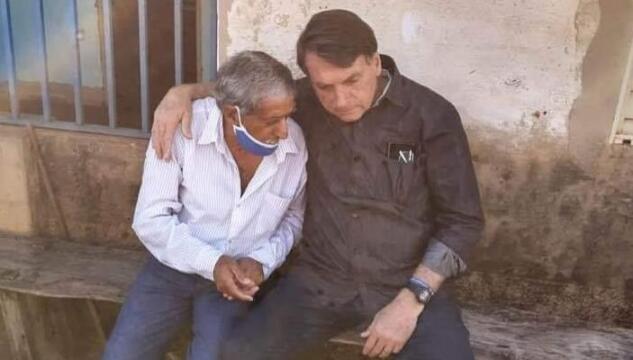 Bolsonaro senza mascherina