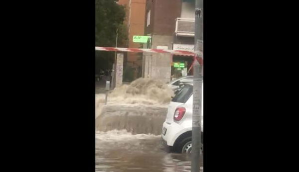 Maltempo in Lombardia, strade allagate a Milano e provincia. Esonda il Seveso | VIDEO