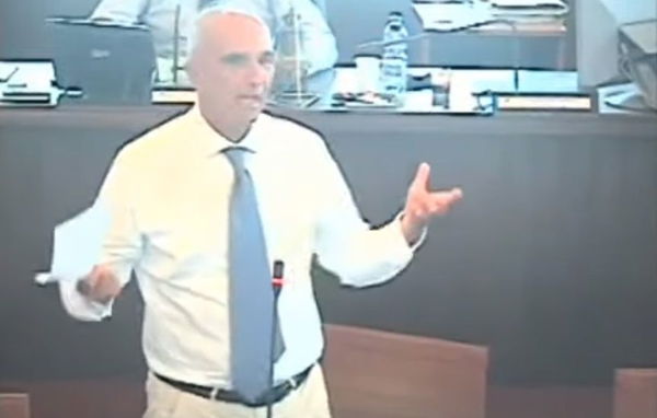 Il sindaco di Pescara che parla dell’aggressione ai ragazzi gay senza mai dire la parola omofobia | VIDEO