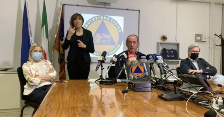 Zaia prova a far capire a Salvini che l’emergenza non è finita, citando i 19 focolai autoctoni in Veneto