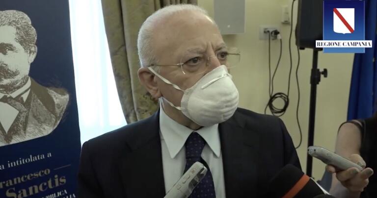 Anche in Campania c’è il rischio di un ritorno all’obbligo di mascherina all’aperto