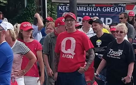 Twitter banna gli account legati a QAnon, la teoria che parla di un complotto anti-Trump article-post