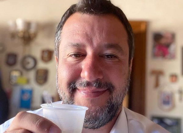 Salvini non viene fatto entrare nel centro raccolta rifiuti di Rocca Cencia: «Ama mi nasconde qualcosa»