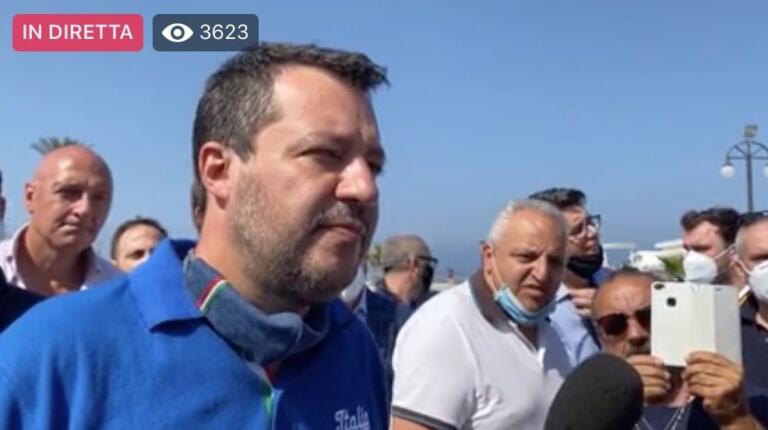 Salvini dice che è andato a Mondragone presto per evitare quelli dei centri sociali che bevono e fumano fino a tardi