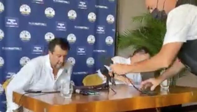 Salvini non crede ai virologi