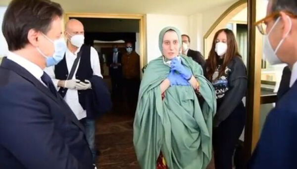 Silvia Romano: «Il mio velo è simbolo di libertà»