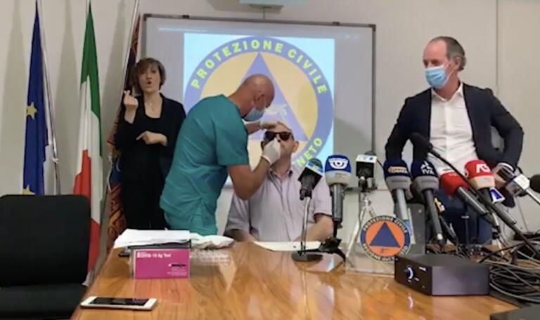 Crisanti spiega che il tampone rapido pubblicizzato da Zaia «non ha superato nessuna valutazione»