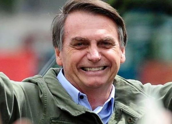 Bolsonaro continua ad avere lo stesso atteggiamento: «Sto bene, vorrei andare a fare una passeggiata»