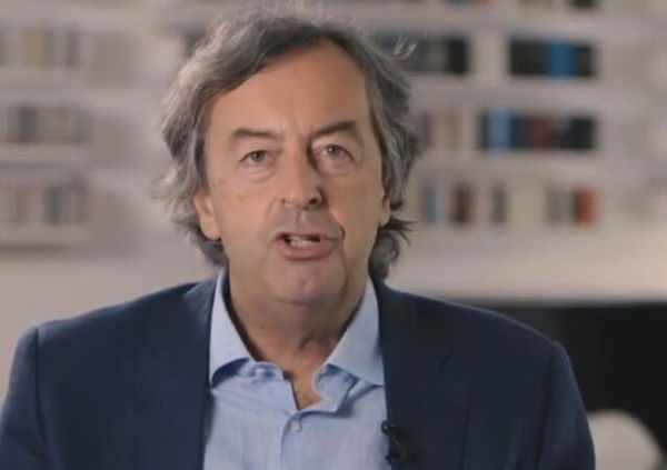 Il virologo Burioni: «La lattoferrina non previene né cura il Covid-19»