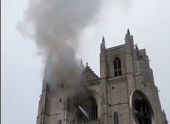 Il volontario della diocesi di Nantes ha confessato di aver appiccato l’incendio alla cattedrale