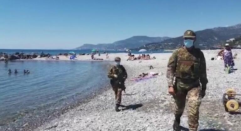 La bufala dell’esercito che controlla i bagnanti mentre i migranti vanno in fuga