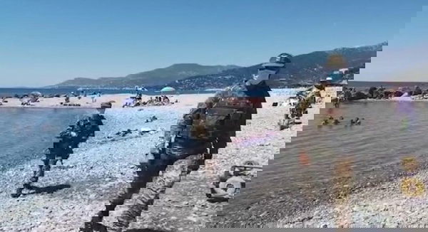 La bufala dell’esercito che controlla i bagnanti mentre i migranti vanno in fuga