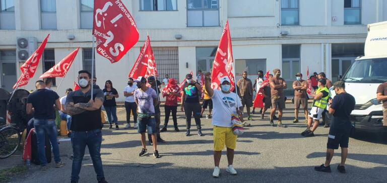 La denuncia dei sindacati sul focolaio TNT: «Due positivi nei giorni scorsi, nessun provvedimento»