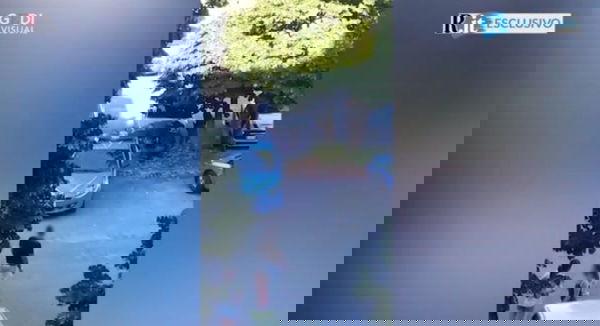 Il video dei tre poliziotti che immobilizzano per diversi minuti un uomo fermato per ubriachezza