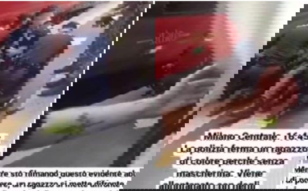 Perché la polizia ha immobilizzato a terra un ragazzo del Mali in stazione a Milano