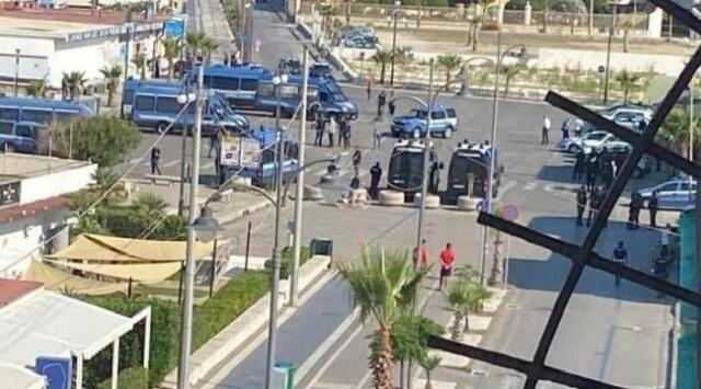 L’imponente servizio d’ordine che è stato messo su per il ritorno di Salvini a Mondragone