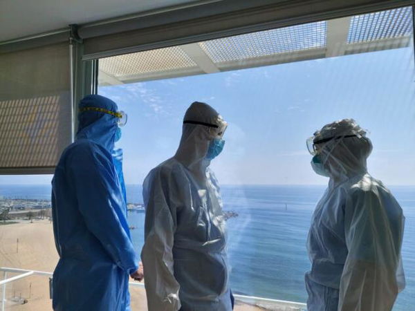 Spagna: «sotto controllo» la nuova ondata di casi, il Regno Unito impone la quarantena