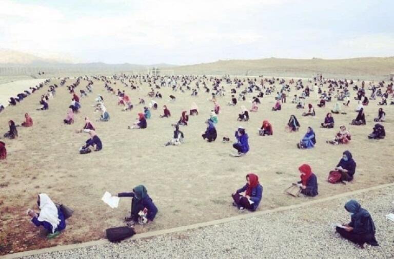 Le donne afghane che fanno il test in “spiaggia” in Afghanistan, Paese senza il mare