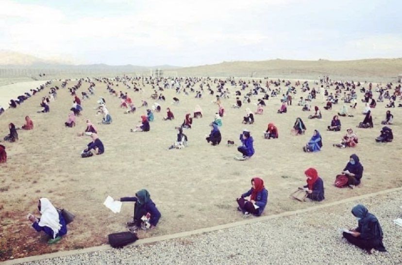 Le donne afghane che fanno il test in “spiaggia” in Afghanistan, Paese senza il mare article-post