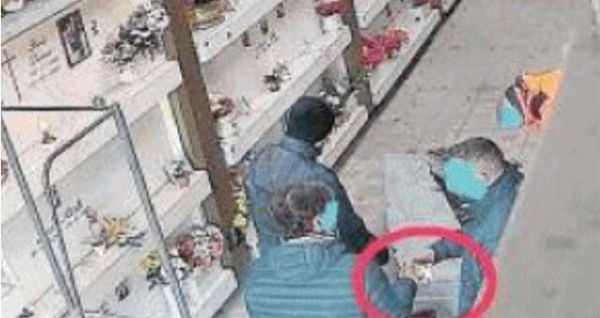 Lo scandalo delle finte cremazioni al cimitero Flaminio: dipendenti Ama sezionavano le salme