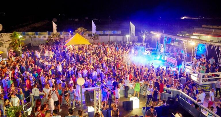Vanno in vacanza in Croazia e tornano positive al Covid 19: «Volevamo festeggiare la maturità» Vanno in vacanza in Croazia e tornano positive al Covid 19: «Volevamo festeggiare la maturità»