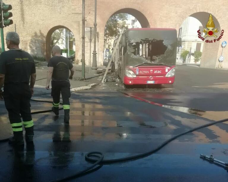 Atac: a Roma vanno in fiamme due autobus in un solo giorno