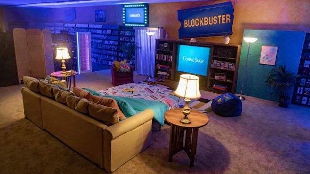 L’ultimo Blockbuster al mondo è appena diventato un Airbnb L’ultimo Blockbuster al mondo è appena diventato un Airbnb
