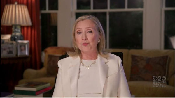 Hillary lancia la volata: “L’America ha bisogno di un presidente”