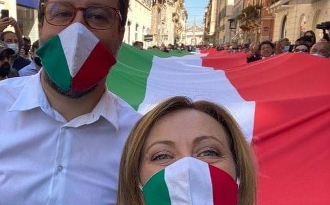 La Giorgia Meloni della manifestazione del 2 giugno è la stessa che dice che il governo ha sottovalutato l’epidemia? article-post