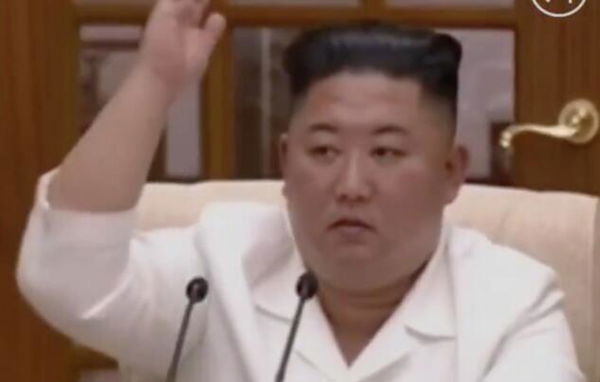 Kim Jong-un riappare in pubblico smentendo le (ennesime) voci sulla sua salute | VIDEO