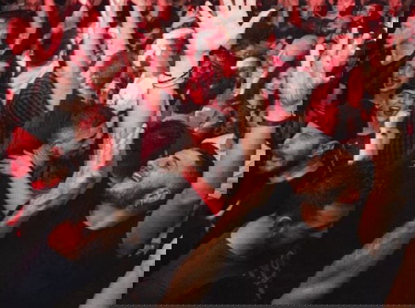 Linus: «Perché avete fatto aprire le discoteche, eravate ubriachi o interessati?»