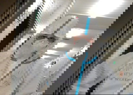 L’infermiere Marco Bellafiore: «Veniteme a di’ che non ce n’è Coviddi, in una tuta a 30 gradi ce stiamo noi» article-post