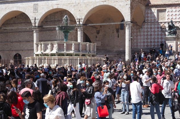 In quali casi è obbligatorio indossare la mascherina all’aperto dalle 18 alle 6 article-post