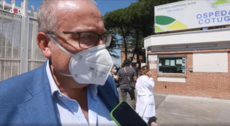 La storia della «gente con il trolley» che torna dalle vacanze e va in ospedale per fare il tampone