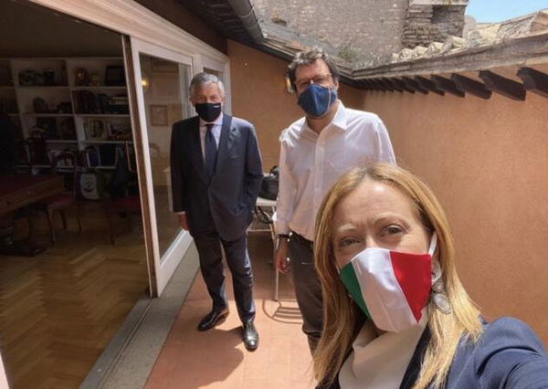 Il centrodestra sigla il patto anti-inciucio, ma lo fece anche nel 2018