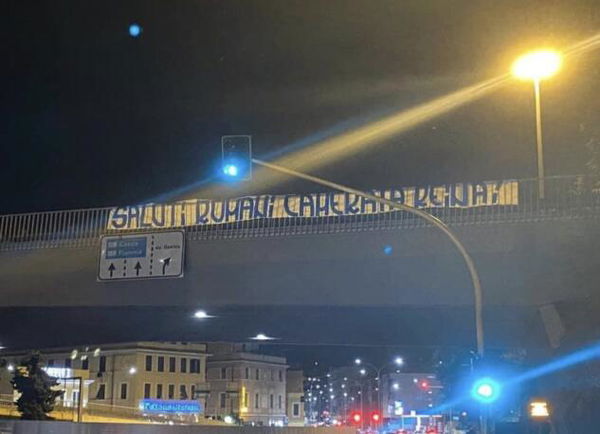 Il ‘buongiornissimo Camerata’ con cui i tifosi della Lazio hanno accolto Reina