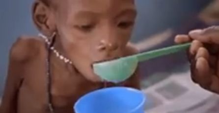 “Aiutiamo i bimbi malnutriti, non i migranti palestrati” – Anzi no