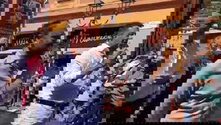 Salvini dice che chi lo contesta è uno «sfigatello». Lui, nel ’99 lanciò uova contro D’Alema | VIDEO article-post