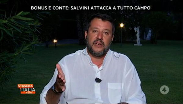 Salvini dice che la Raggi non è una cattiva persona, ma non la rivoterebbe neanche un palo della luce