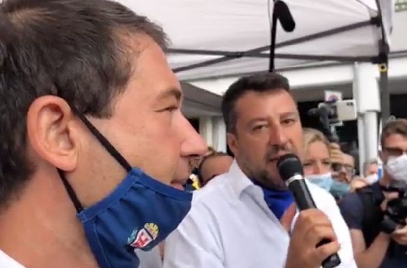 Ora Salvini ha iniziato anche a regalare le sue mascherine ai fan article-post