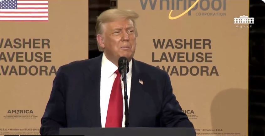 Trump all’attacco: “Biden contro le armi e contro Dio” article-post