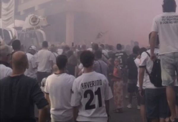 La Spezia in festa per la Serie A, ma salta il distanziamento sociale | VIDEO