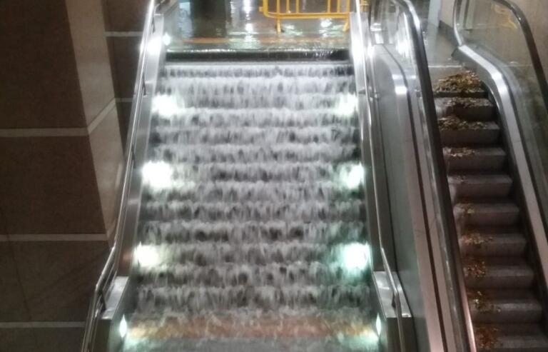 Torino sott’acqua, stazioni metro e treni inagibili