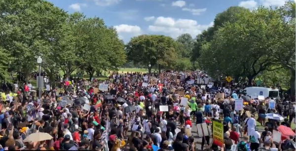 In 50mila a Washington contro il razzismo negli Stati Uniti