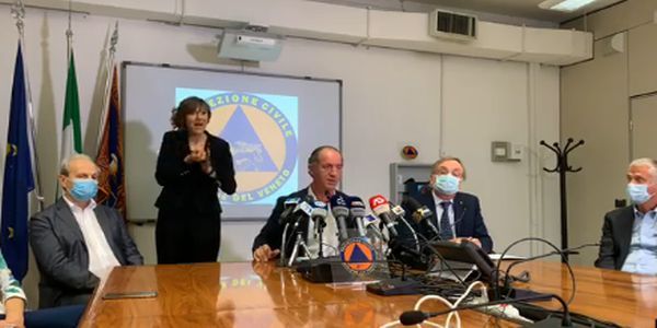 Luca Zaia annuncia la sperimentazione di un vaccino e viene attaccato dai No Vax in diretta facebook – I Commenti