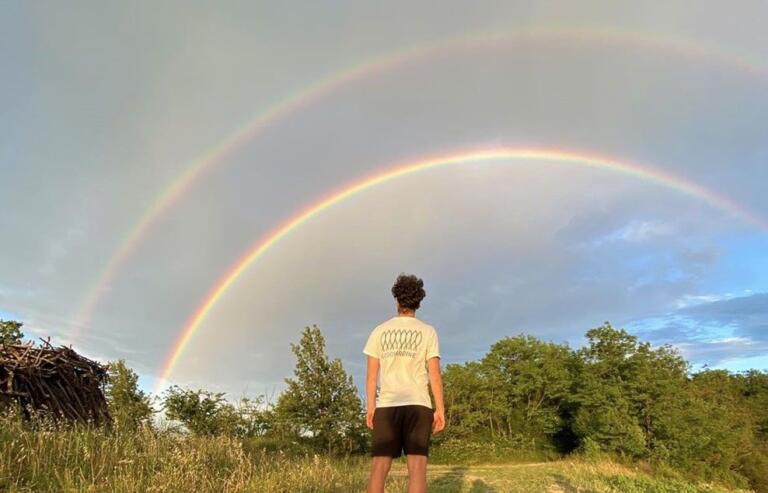 Le sardine si pentono: «La biografia di Mattia Santori doveva essere più sobria»