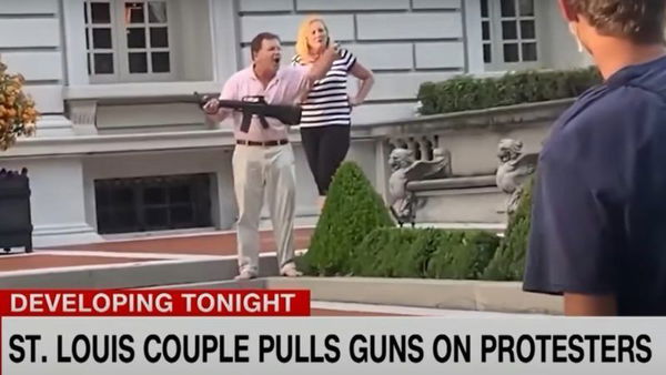 La coppia di St. Louis che ha imbracciato il fucile contro i manifestanti BLM sarà alla convention di Trump