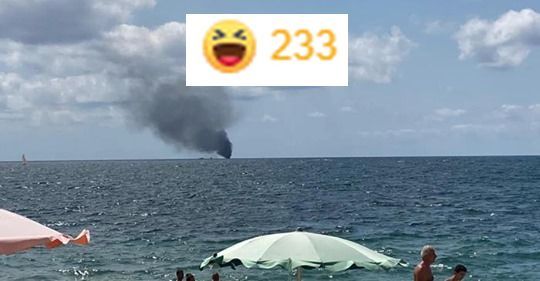Quelle risate alla notizia della barca di migranti che ha preso fuoco al largo di Crotone