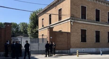 Il pasticcio alla caserma Serena: nessuno ha diviso sani e malati e ora ci sono 257 positivi al Covid-19